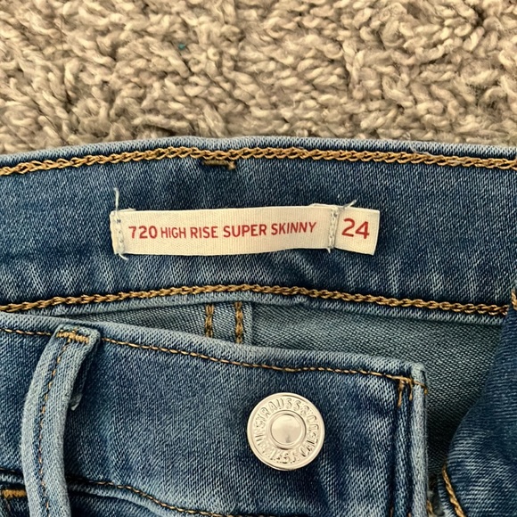 Levi’s jeans in amazing condition!Like new worn quite a bit but still amazing. - Picture 3 of 5